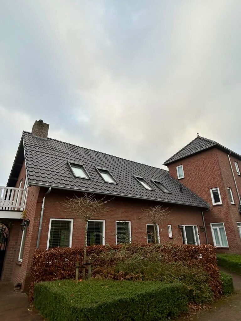 Nieuw dak geplaatst in Hulst door Dakwerken Daklo
