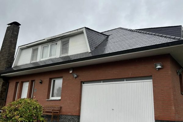 Asbestleien vervangen door leien 60/32 antraciet in Sint-Niklaas door Dakwerken Daklo